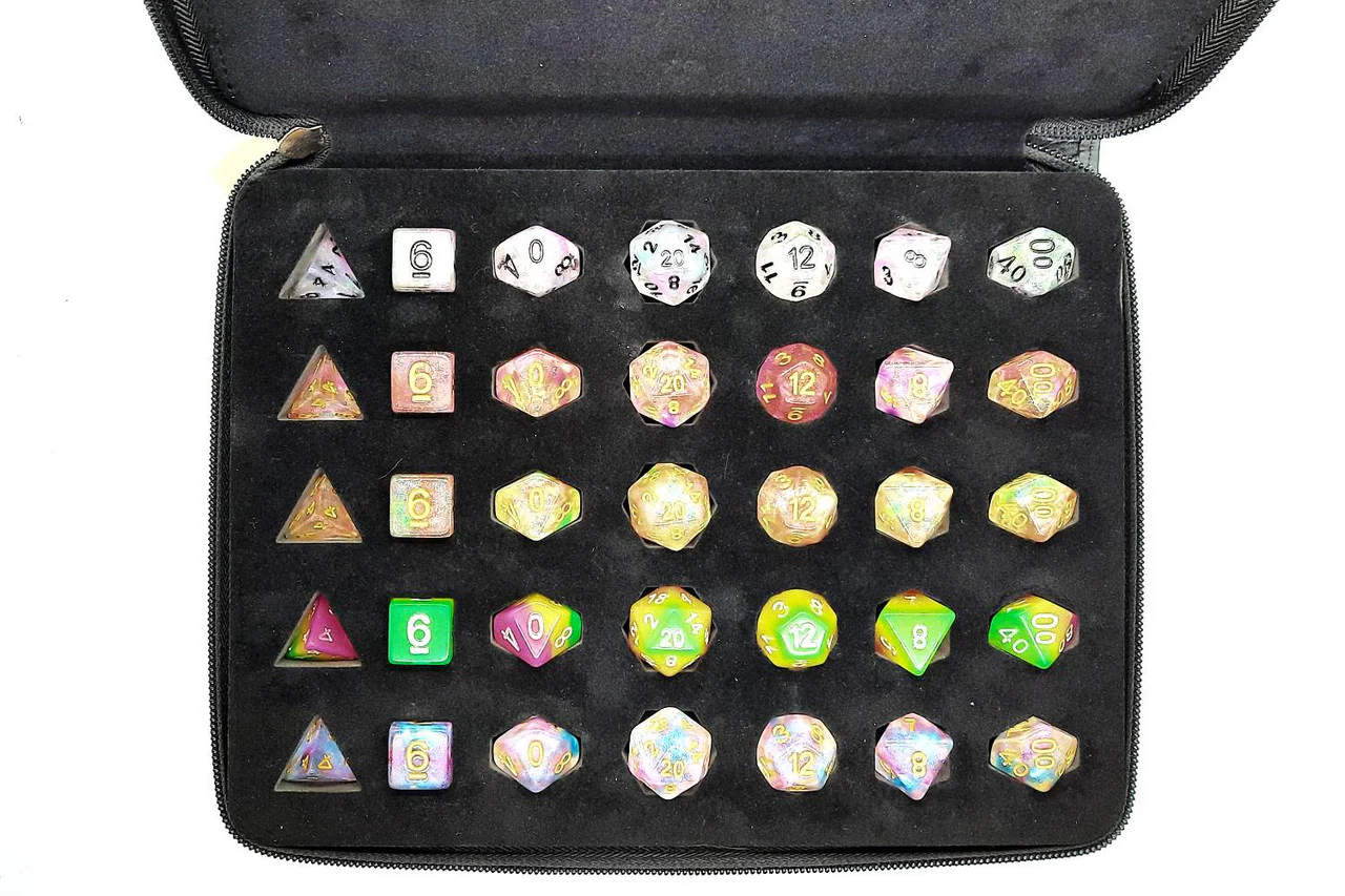 Old School Dice: Ultimate Dice Folio - Black - Image 2